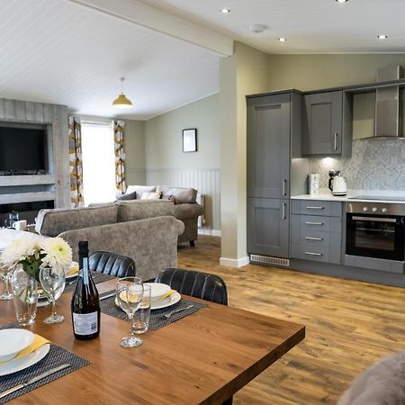 Sidley Chestnut Meadow Country Parkヴィラ エクステリア 写真