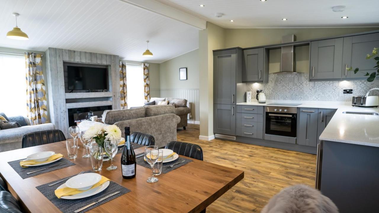 Sidley Chestnut Meadow Country Parkヴィラ エクステリア 写真