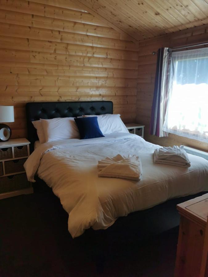 Sidley Chestnut Meadow Country Parkヴィラ エクステリア 写真