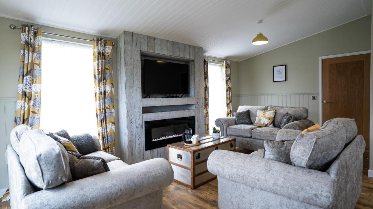 Sidley Chestnut Meadow Country Parkヴィラ エクステリア 写真